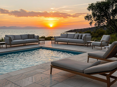 Vue d'un jardin aménagé terminé avec terrasse et piscine